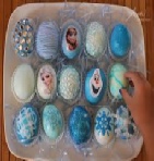 Elsa Frozen Makes Cookies